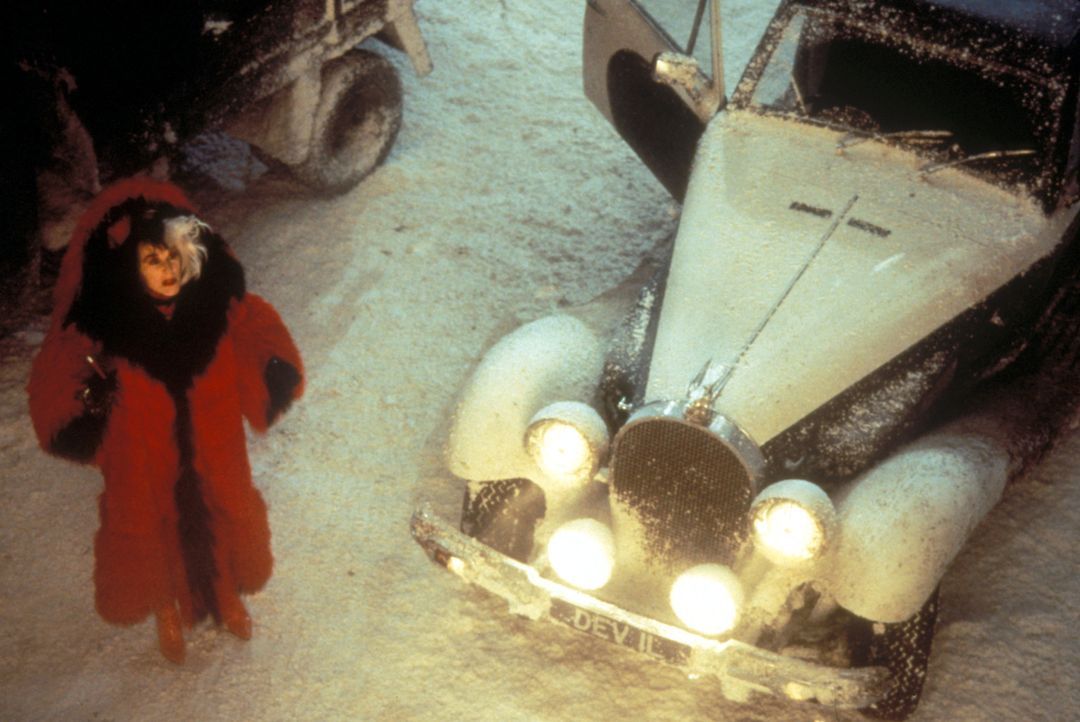 Um sich ihren Traum zu erfüllen, lässt Cruella DeVil (Glenn Close) 101 Dalmatiner entführen ... - Bildquelle: Buena Vista Pictures