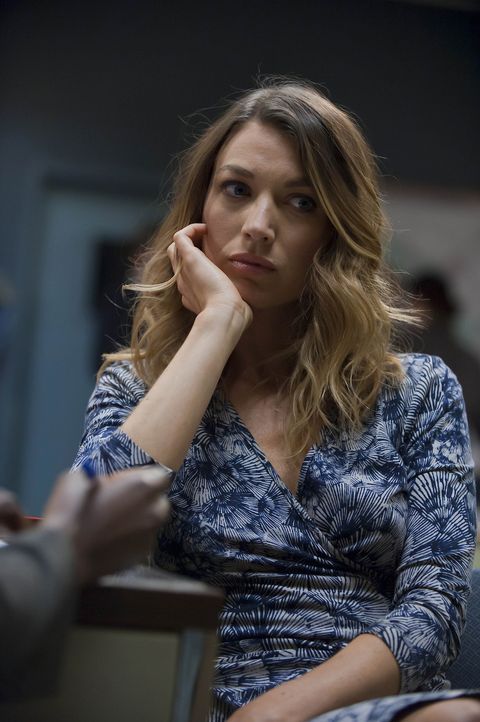 Nach dem versuchten Anschlag zweier Auftragskiller, dem Winona Hawkins (Natalie Zea) nur knapp entgangen ist, muss sie eine Entscheidung treffen ...