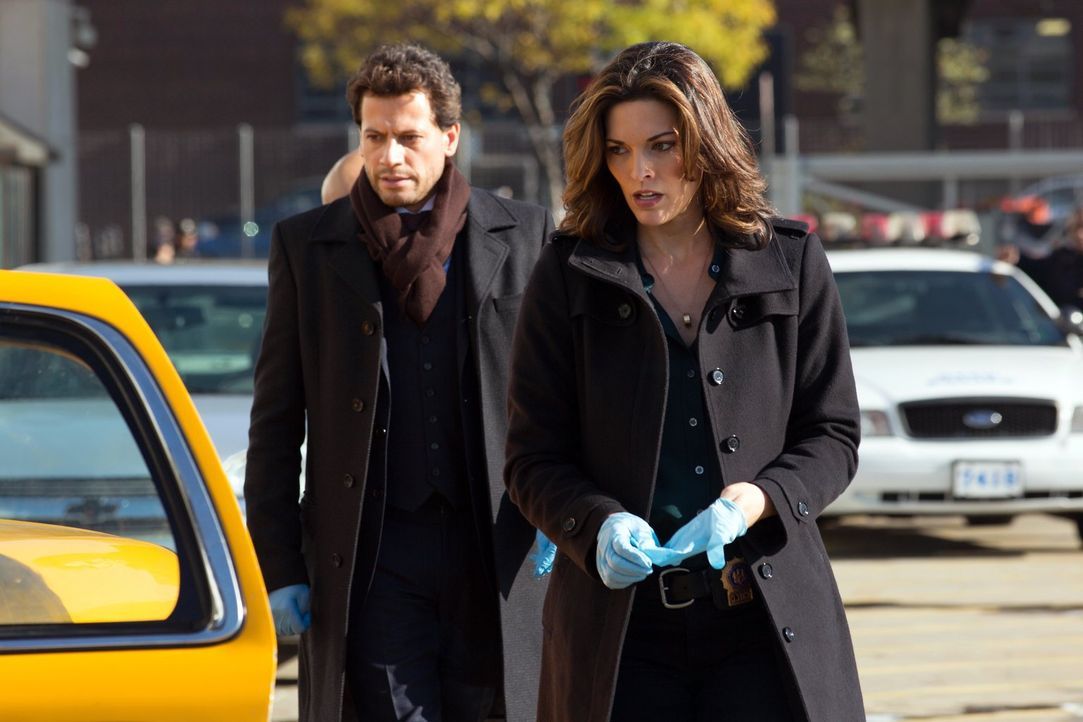 Machen Jagd auf einen skrupellosen Mörder: Henry (Ioan Gruffudd, l.) und Jo (Alana de la Garza, r.) ... - Bildquelle: Warner Brothers