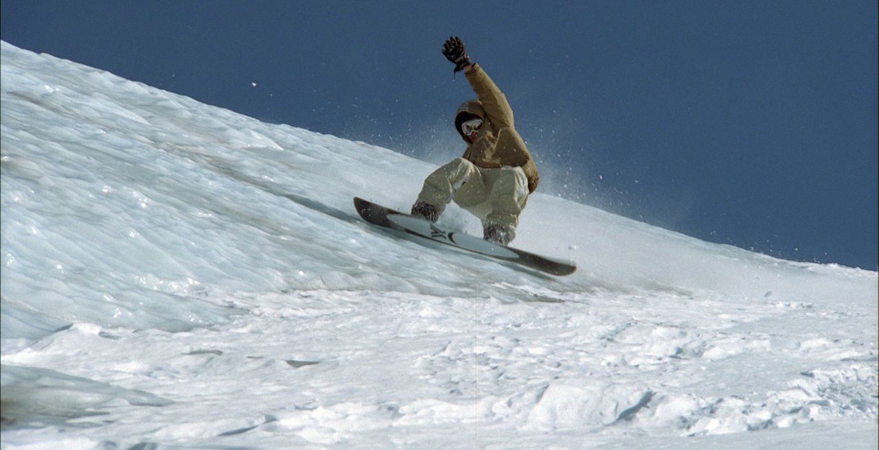 Der talentierte Snowboarder Gaspard (Nicolas Duvauchelle, r.) arbeitet in einem Snowboard-Laden in Alpe d´Huez. Seit Jahren träumt er von einer gr... - Bildquelle: Canal+