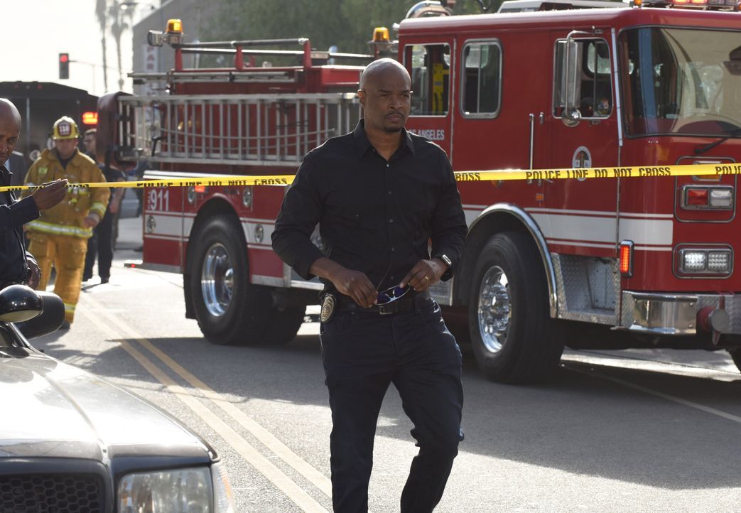 Als er erfährt, dass Avery für den City Council kandidieren möchte und dafür die Captain-Position aufgeben müsste, wittert Murtaugh (Damon Wayans) s... - Bildquelle: Warner Brothers
