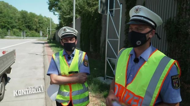 Achtung Kontrolle - Achtung Kontrolle! - Thema U.a: Die Polizei Stoppt Einen überladenen Transporter