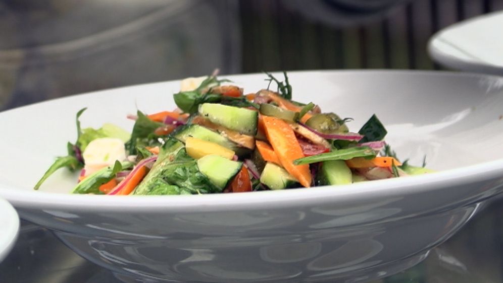 Bunt gemischter Salat mit Feta und Feige- Rezept von Frank Rosin