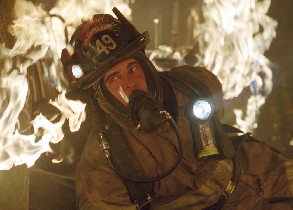Der junge Feuerwehrmann Jack Morrison (Joaquin Phoenix) muss zu einem Hochhaus ausrücken, von dem Feueralarm gemeldet wurde. Tüchtig wie immer, ka... - Bildquelle: Buena Vista International.  All Rights Reserved