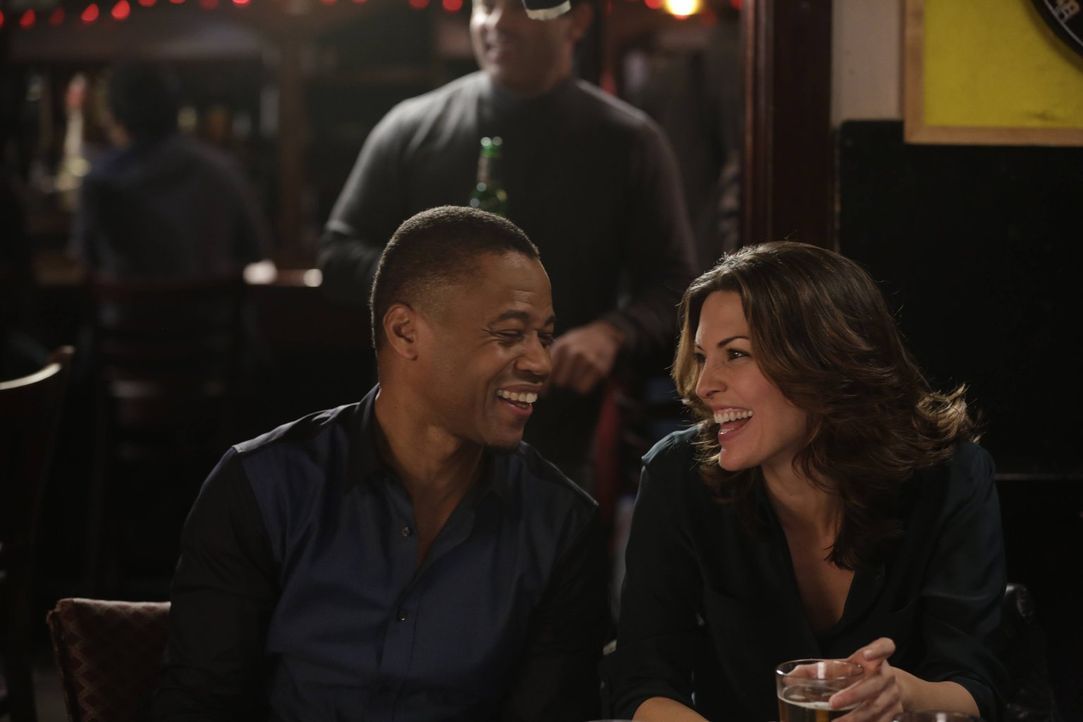 Kommen sich bei ihrem gemeinsamen Abend näher: Isaac (Cuba Gooding Jr., l.) und Jo (Alana De La Garza, r.) ... - Bildquelle: Warner Bros. Television