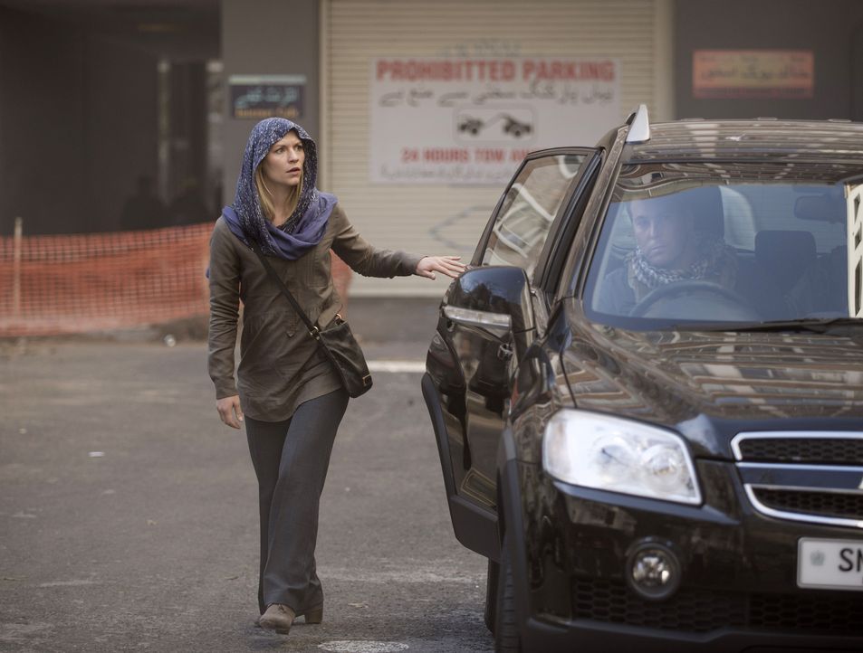 Zurück in Islamabad versucht Carrie (Claire Danes) hinter dem Rücken der Botschafterin mit Aayan in Kontakt zu treten ... - Bildquelle: 2014 Twentieth Century Fox Film Corporation