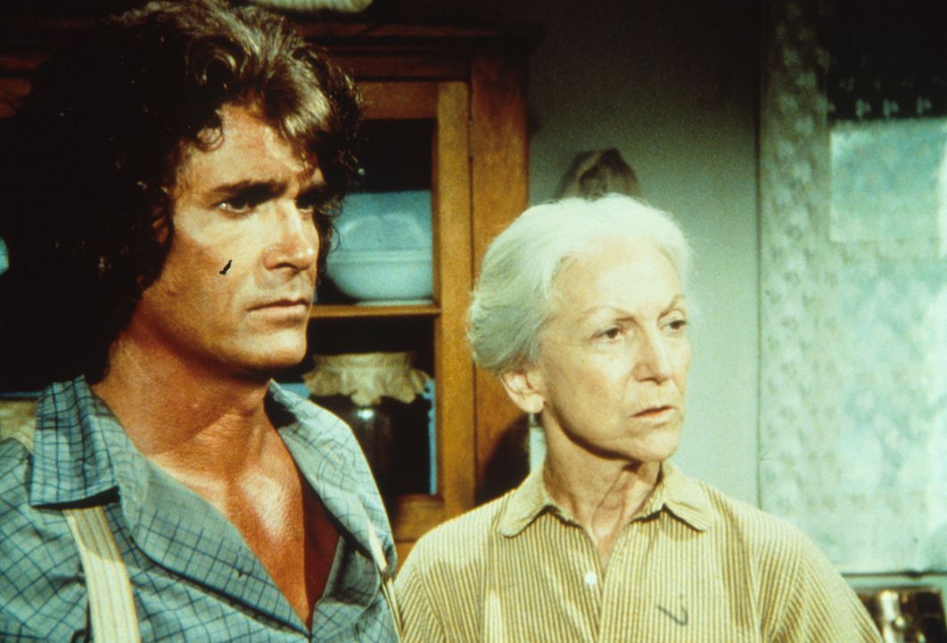 Charles Ingalls (Michael Landon, l.) erzählt Virginia Davenport (Susan French, r.), dass er eine Uhr vermisst und ihren Enkel, Tod Dortmunder verd - Bildquelle: Worldvision