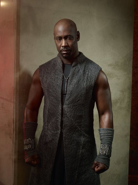 (1. Staffel) - Amenadiel (D.B. Woodside), der Bruder des Teufels, versucht, Lucifer wieder zurück auf seinen Thron zu holen. Wie weit wird er dafür... - Bildquelle: 2016 Warner Brothers