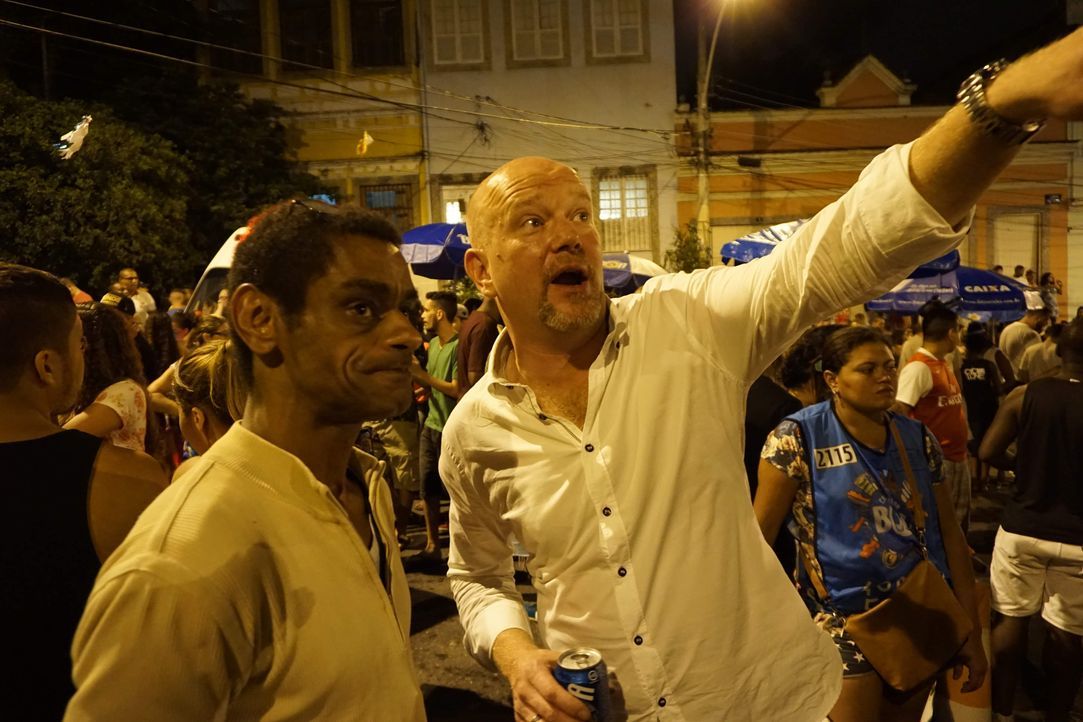 Um Diebe und Abzocker zu entlarven, ist Peter Giesel (r.) in Brasilien unterwegs ... - Bildquelle: Kabel Eins