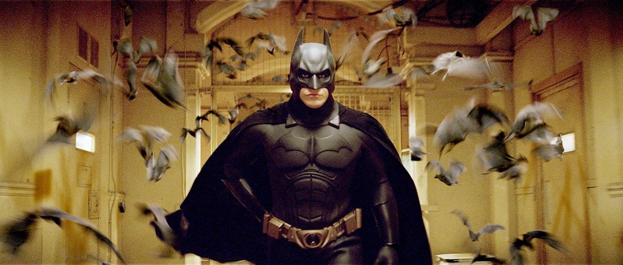 Als kleiner Junge wurde Bruce Wayne (Christian Bale) in einem Brunnenschacht von Fledermäusen angefallen. Seitdem hat er eine unheilbare Angst vor i... - Bildquelle: © 2005 Warner Brothers