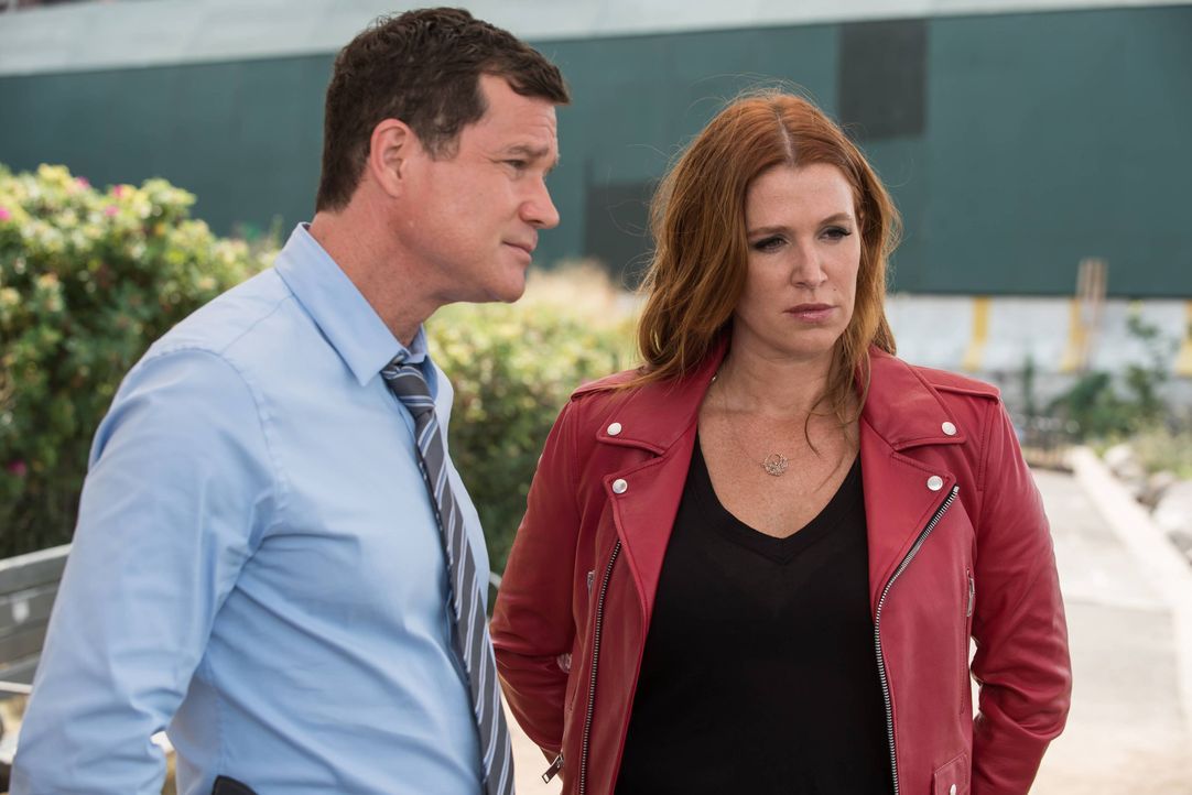 Muss Carrie (Poppy Montgomery, r.) ein Vergehen aus der Vergangenheit beichten: Al (Dylan Walsh, l.) ... - Bildquelle: Jeff Neumann 2015, 2016 Sony Pictures Television Inc. All Rights Reserved. / Jeff Neumann