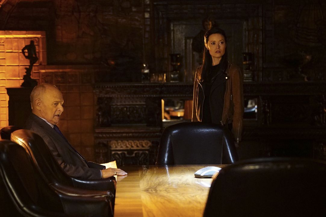 Um besser in dem Fall voranzukommen, schließt Castle mit Detektivin Kendall Frost (Summer Glau, r.), die ebenfalls in die von Mason Wood (Gerald McR... - Bildquelle: Richard Cartwright 2016 American Broadcasting Companies, Inc. All rights reserved.