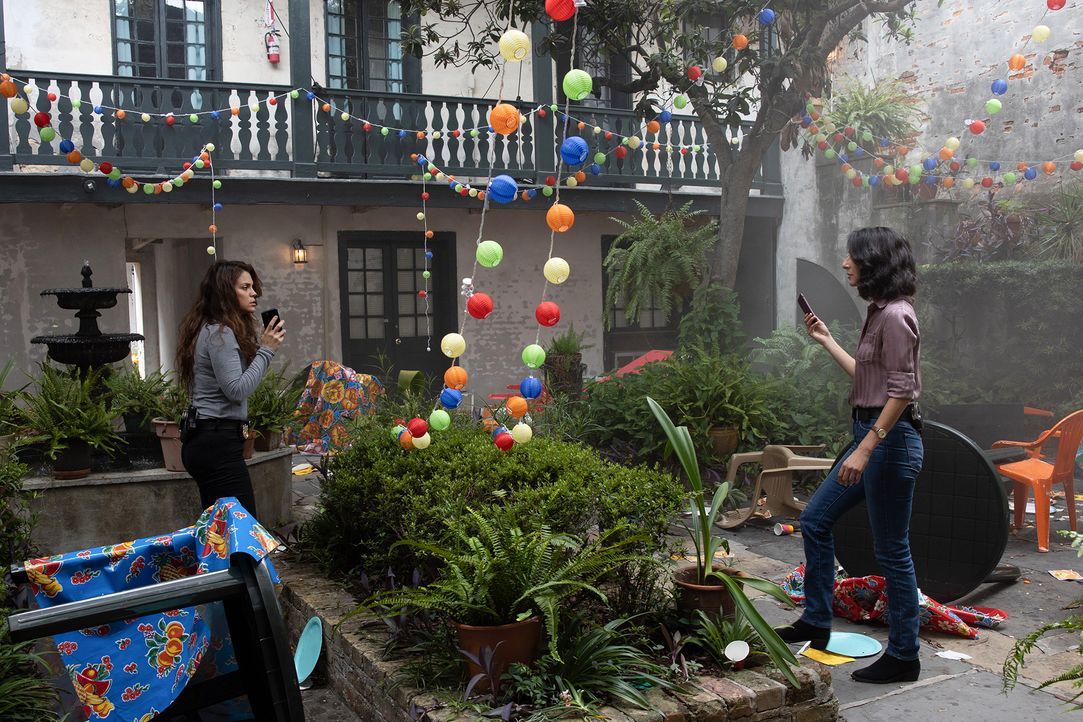 Tammy Gregorio (Vanessa Ferlito, l.); Special Agent Hannah Khoury (Necar Zadegan, r.) - Bildquelle: Sam Lothridge 2019 CBS Broadcasting, Inc. All Rights Reserved. / Sam Lothridge