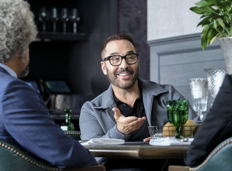 Jeffrey (Jeremy Piven) macht Jagd auf Ryan Booth, den er für den Mörder von Mia hält. Doch als er ihn findet, offenbart Ryan ihm eine schockierende... - Bildquelle: Patrick Wymore Patrick Wymore   2017 CBS Broadcasting, Inc. All Rights Reserved.