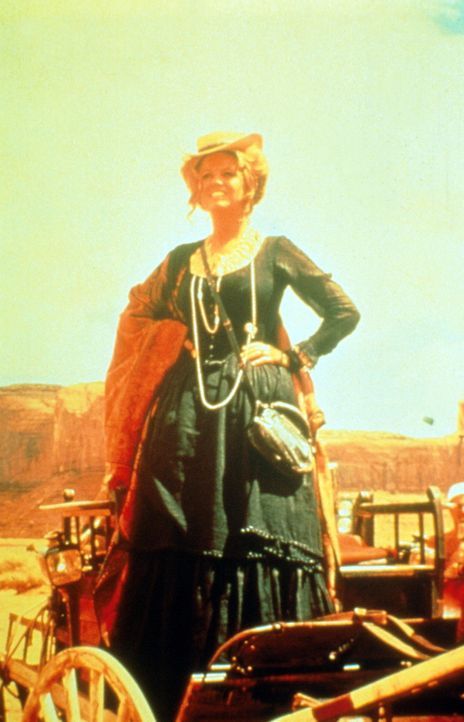 Als die junge Witwe (Claudia Cardinale) erfährt, dass ihr Mann beim Bau einer Bahnlinie im Wege stand, tritt sie trotzig sein Erbe an ... - Bildquelle: Paramount Pictures