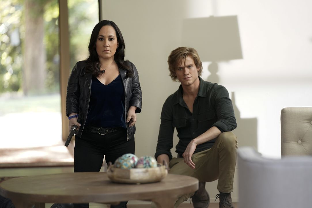 Matty Weber (Meredith Eaton, l.); MacGyver (Lucas Till, r.) - Bildquelle: Jace Downs 2018 CBS Broadcasting, Inc. All Rights Reserved / Jace Downs