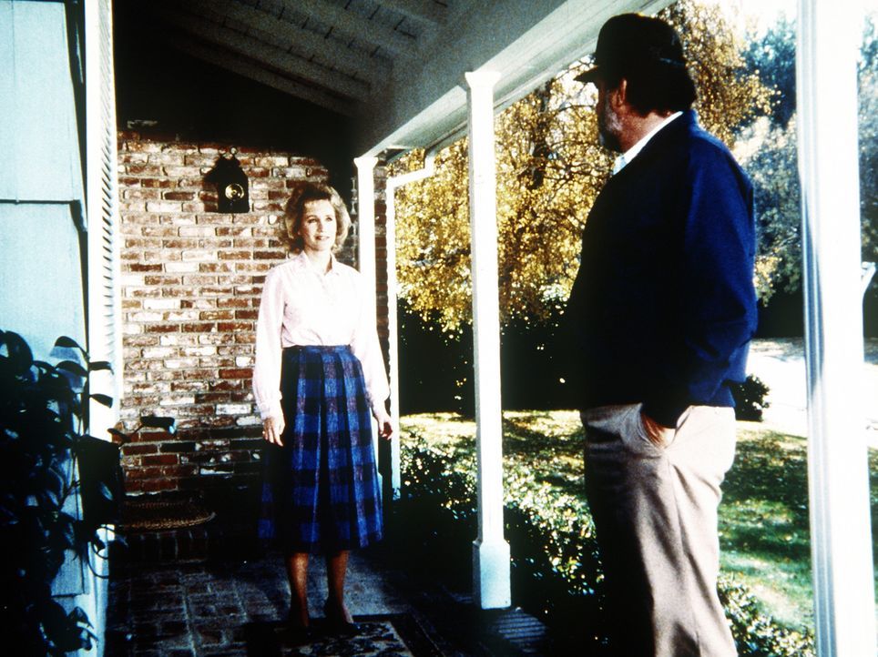 Mark (Victor French, r.) besucht Mandy (Joan Welles, l.), die Tochter von Jonathan und Jane, um sie zu einem Besuch bei der Mutter zu überreden. - Bildquelle: Worldvision Enterprises, Inc.