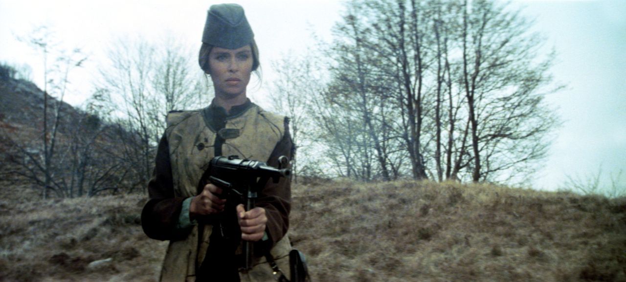 Ebenso schön wie mutig: Die Partisanin Maritza (Barbara Bach) befreit die vierköpfige Spezialeinheit der Alliierten aus den Händen serbischer Freisc... - Bildquelle: Columbia Pictures