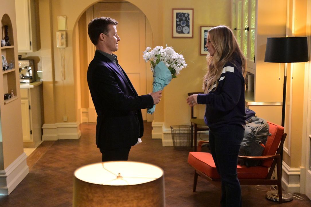 Jamie Reagan (Will Estes, l.); Eddie Reagan (Vanessa Ray, r.) - Bildquelle: John Paul Filo 2021 CBS BROADCASTING INC. All Rights Reserved. / John Paul Filo