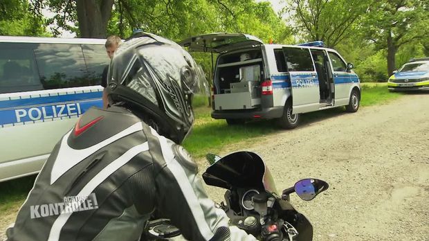 Achtung Kontrolle - Achtung Kontrolle! - Thema U.a.: Die Polizei Hildesheim Zieht Lärmende Motorräder Aus Dem Verkehr