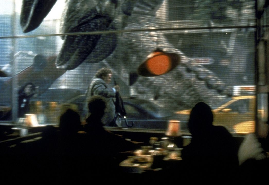 Die New Yorker erleben eine böse Überraschung, als urplötzlich die mutierte Riesenechse Godzilla in ihrer Stadt auftaucht ... - Bildquelle: 1998 TriStar Pictures, Inc. All Rights Reserved.