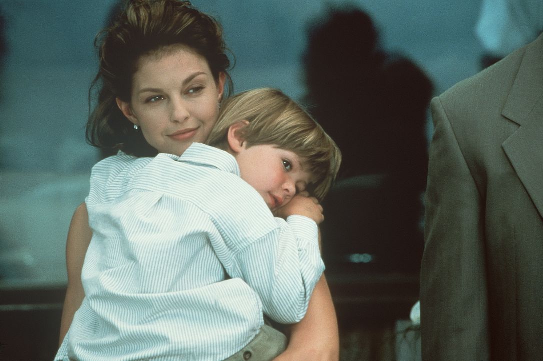 Für den kleinen Matty (Benjamin Weil, r.) würde seine Mutter Libby (Ashley Judd, l.) ihr Leben geben ... - Bildquelle: Paramount Pictures