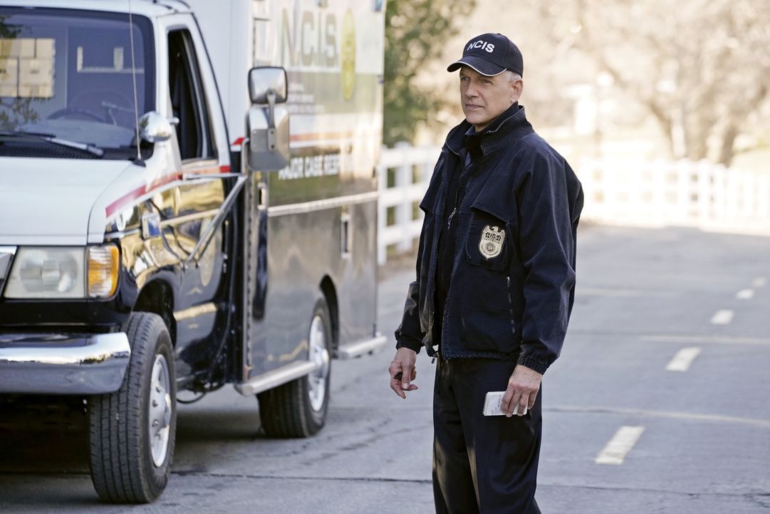 Muss zusammen mit seinem Team einen neuen Fall lösen: Gibbs (Mark Harmon) ... - Bildquelle: Jace Downs 2016 CBS Broadcasting, Inc. All Rights Reserved / Jace Downs