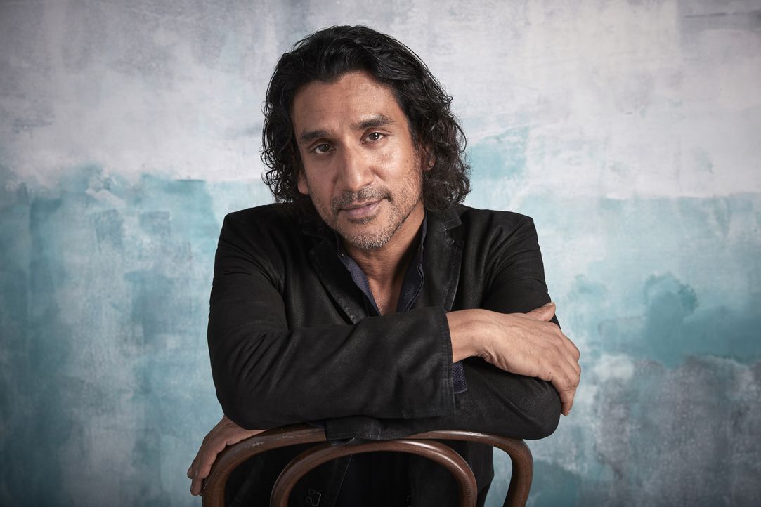 Julian Cousins (Naveen Andrews) - Bildquelle: David Needleman 2019 CBS Broadcasting Inc. All Rights Reserved. / David Needleman
