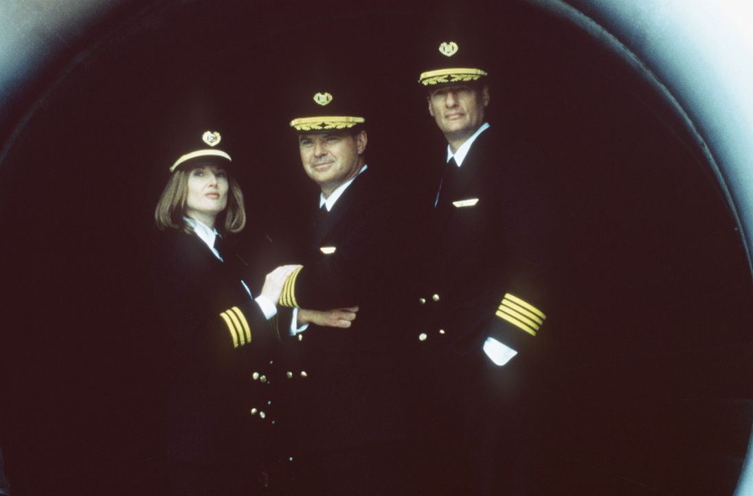 Starten mit dem Flug einen Höllentrip: Captain George Bouchard (John DeLancie, r.), Captian Glen Singer (Robert Urich, M.) und seine Co-Pilotin Phi...