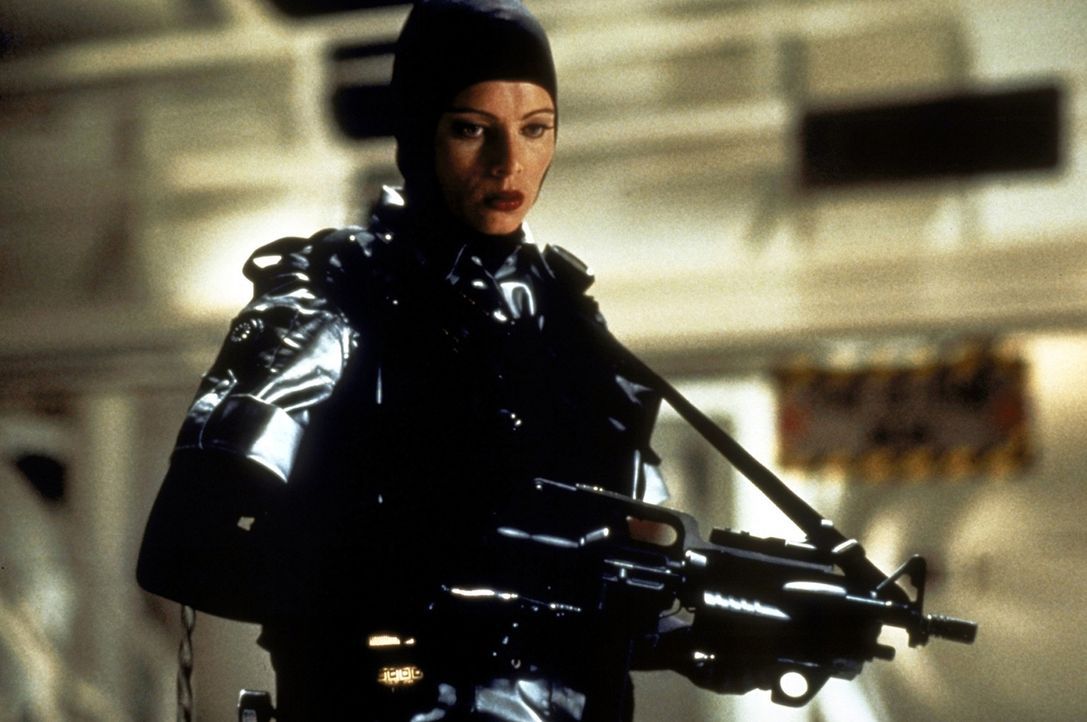Die gefährliche Agentin Jessica Priest (Melinda Clarke) will mit Hilfe des tödlichen Virus Heat-16 die Weltherrschaft an sich reißen ... - Bildquelle: New Line Cinema