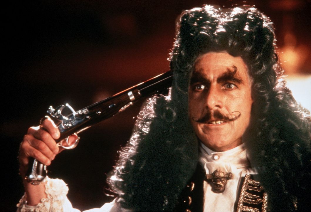 Captain Hook (Dustin Hoffman) liebt dramatische Auftritte ... - Bildquelle: Copyright   1991 TriStar Pictures, Inc. All Rights Reserved.