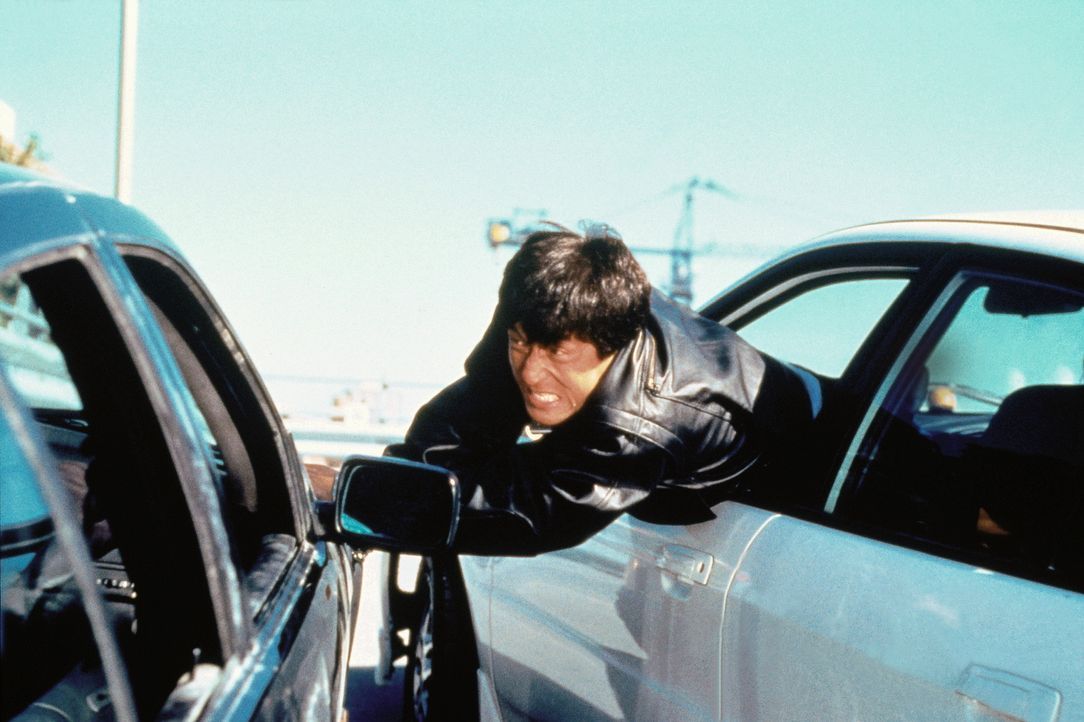 In Rotterdam gerät Whoami (Jackie Chan) mitten in die Intrigen einer skrupellosen Verbrecherbande. Der ausgebildete Spezialagent macht seinen Gegne... - Bildquelle: Columbia TriStar Film