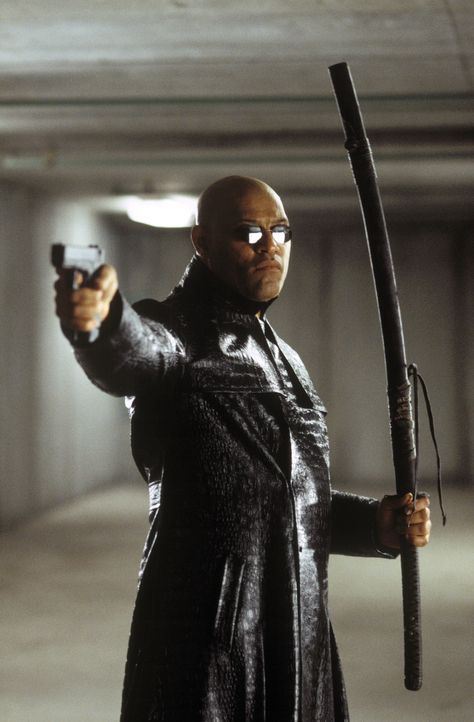 Schlägt gnadenlos zurück: Morpheus (Laurence Fishburne) ... - Bildquelle: Warner Bros.