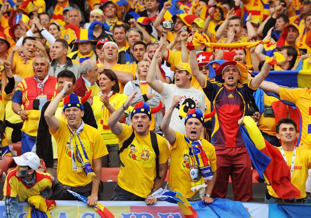 Fußball-Fan-Romania-080613-2-AFP - Bildquelle: AFP