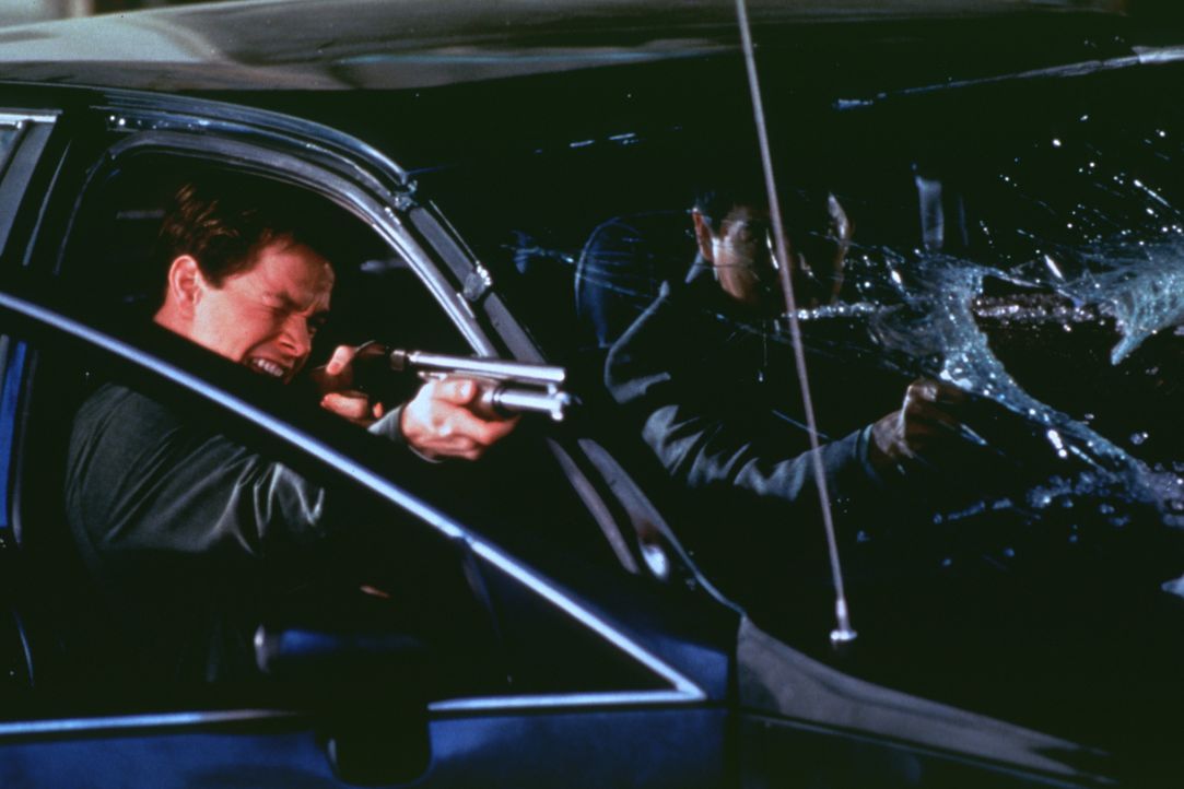 Mitten im Kreuzfeuer der zerstrittenen Gangs: Danny (Mark Wahlberg, l.) und Nick (Yun Fat Chow, r.) ... - Bildquelle: Kinowelt Filmverleih GmbH