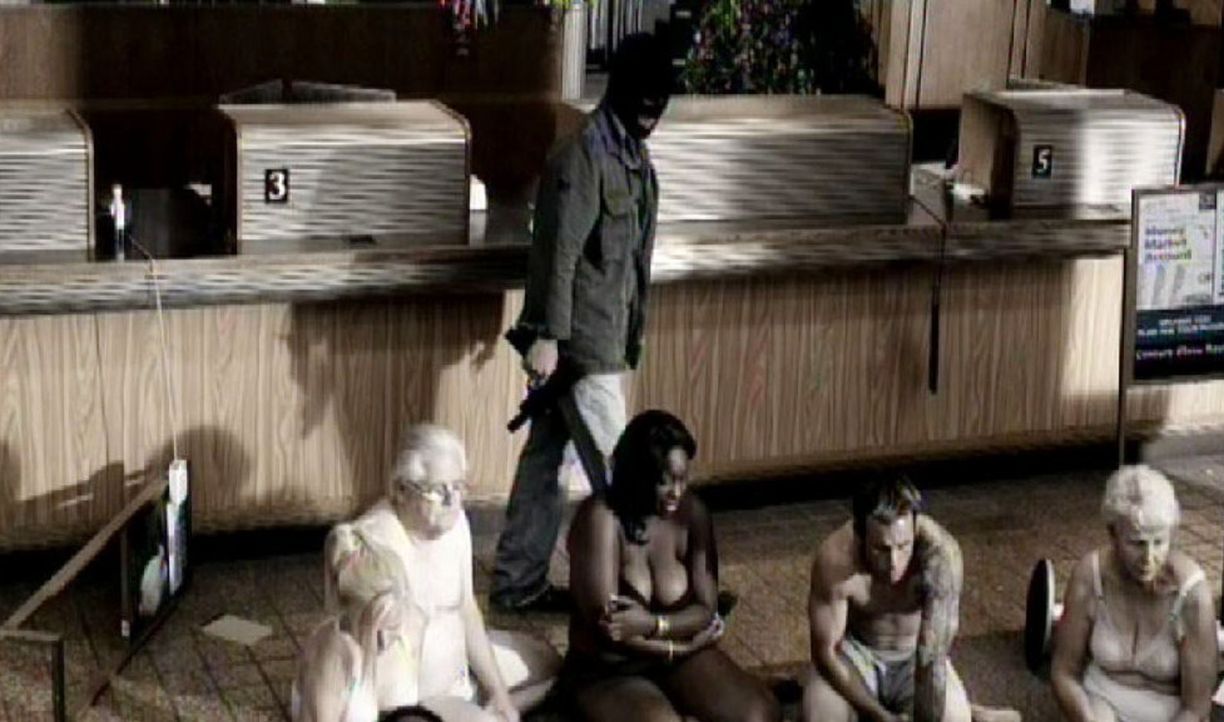 Das BAU-Team fahndet diesmal nach einem Bankräuber, der seine Geiseln zwingt, sich nackt auszuziehen und miteinander sexuelle Handlungen zu vollzie... - Bildquelle: Touchstone Television