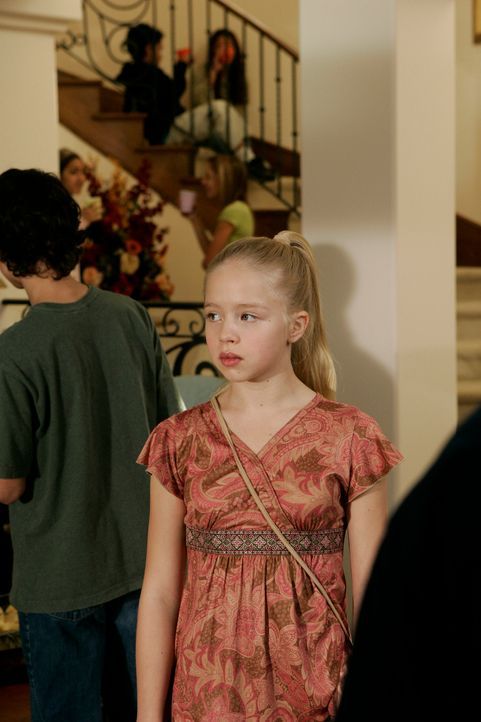 Ariel Dubois (Sofia Vassilieva) findet einen Jungen aus der 8. Klasse sehr sympathisch. Ihre Eltern haben ihr zwar verboten, auf seine Party zu gehe... - Bildquelle: Paramount Network Television