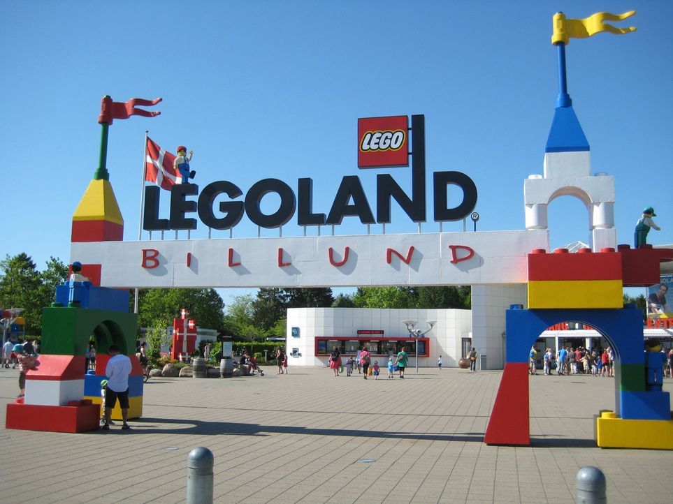 Im Sommer eröffnet das Legoland in Dänemark seinen neuen Publikumsmagneten: das "Polar Land". Mittendrin entsteht die spektakuläre Achterbahn "Fr... - Bildquelle: kabel eins