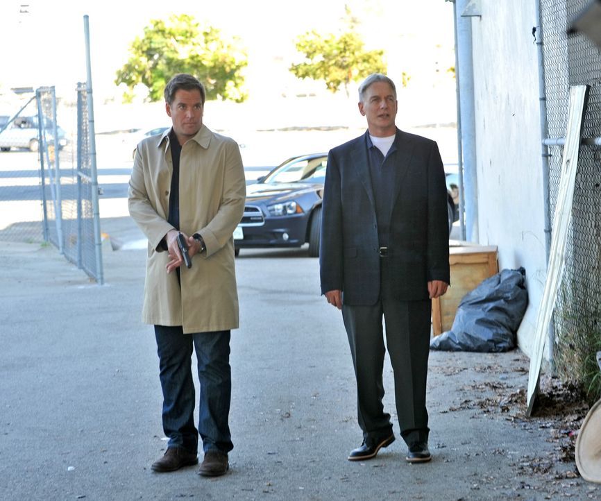 Ein neuer Fall wartet auf Gibbs (Mark Harmon, r.) und Tony (Michael Weatherly, l.) ... - Bildquelle: CBS Television