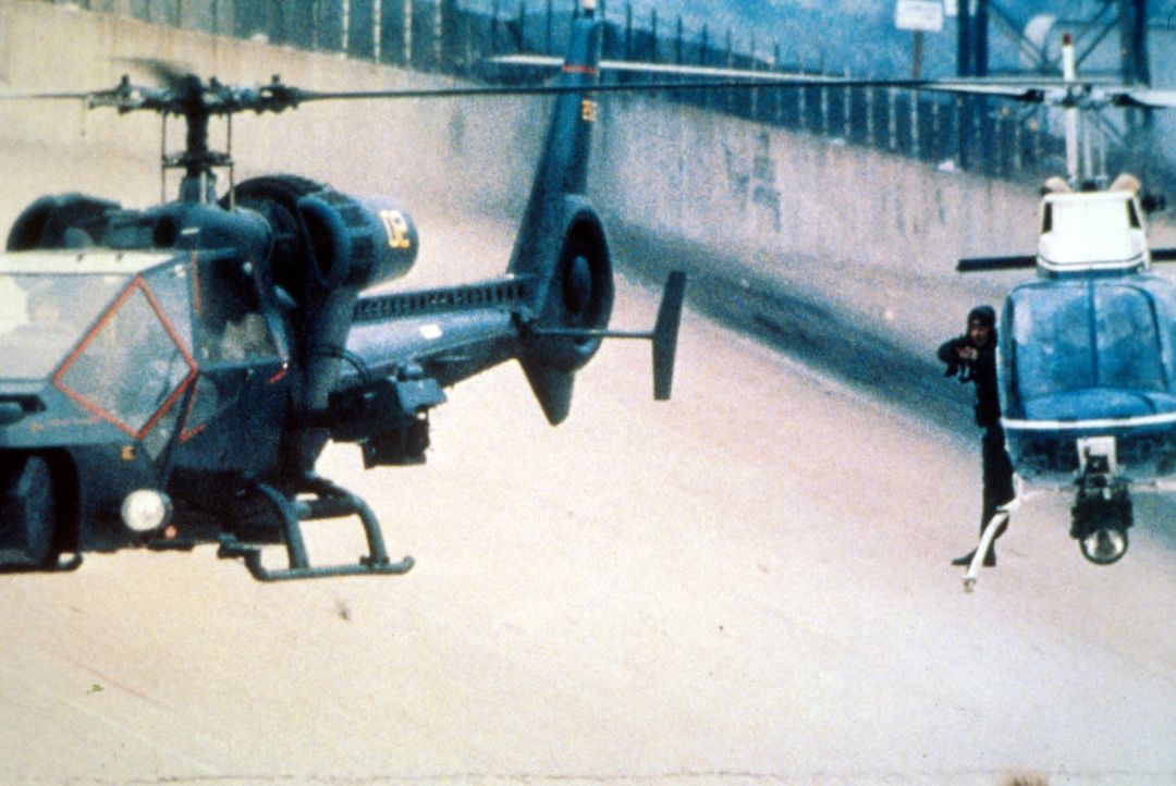 Pilot Frank Murphy, ein hochdekorierter Vietnamveteran, muss das 'Fliegende Auge' einfliegen, eine Wundermaschine, die nach offizieller Version bei... - Bildquelle: Columbia Pictures