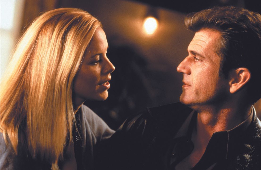 Nachdem ihn seine Frau und sein ehemaliger Gangster-Partner hinterlistig betrogen haben, will Porter (Mel Gibson, r.) Rache. Die Prostituierte Rosie... - Bildquelle: Warner Bros.