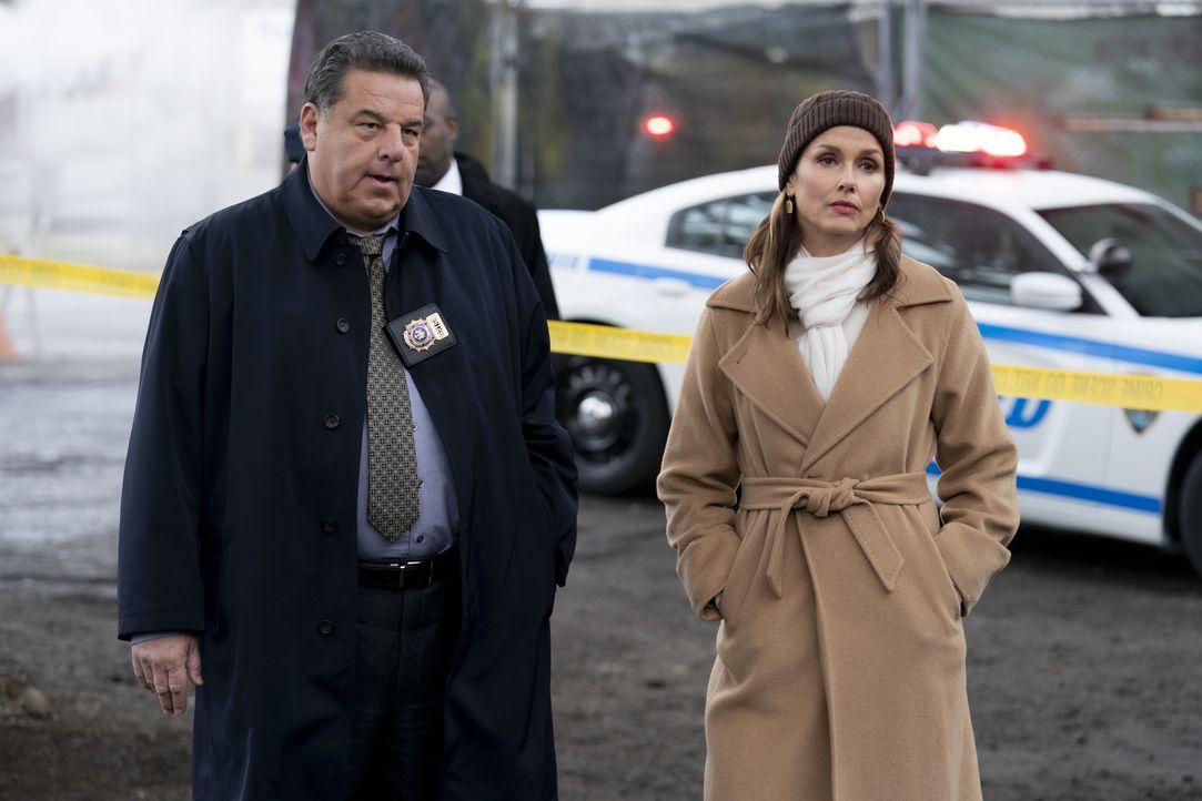 Anthony Abetamarco (Steven Schirripa, l.); Erin Reagan (Bridget Moynahan, r.) - Bildquelle: John Paul Filo 2020 CBS Broadcasting Inc. All Rights Reserved. / John Paul Filo