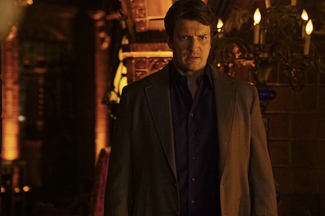 Castle (Nathan Fillion) soll für die Greatest Detective Society den Mord an einem ihrer Mitglieder aufklären. Im Gegenzug möchte er ihr beitreten kö... - Bildquelle: Richard Cartwright 2016 American Broadcasting Companies, Inc. All rights reserved.