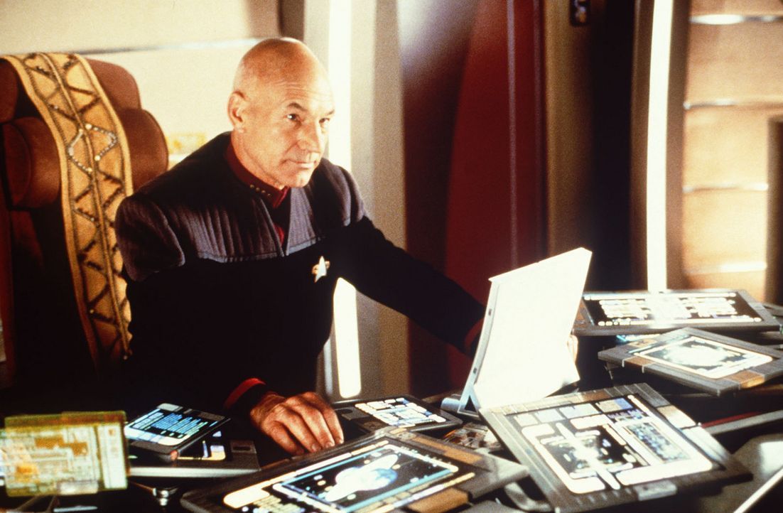 Picard (Patrick Stewart) sieht sich gezwungen, sein Kommando niederzulegen und sich einer galaktischen Widerstandsbewegung anzuschließen ... - Bildquelle: Paramount Pictures