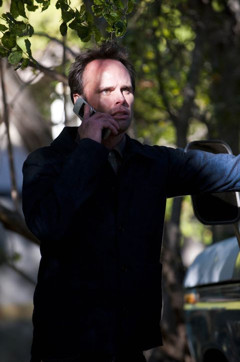 Dewey ist wieder aufgetaucht und schlägt sich mit Drogengeschäften durch. Boyd Crowder (Walton Goggins), der sich für ein Leben ohne kriminelle M... - Bildquelle: Sony Pictures Television Inc. All Rights Reserved.