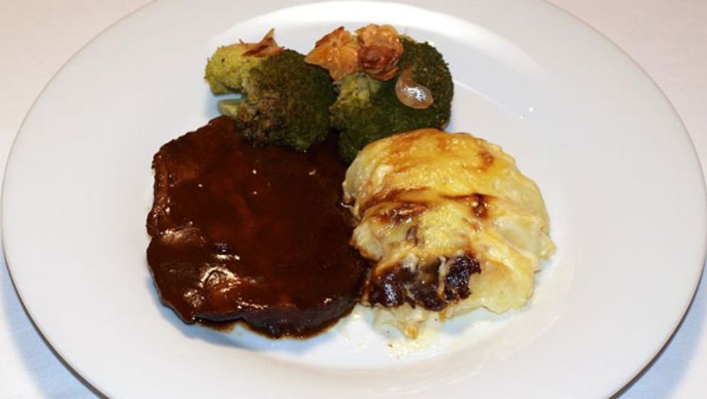 Schweinebraten Mit Kartoffelgratin Und Mandelbroccoli
