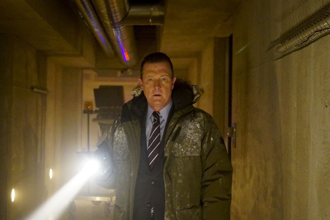 Noch ahnt Cabe (Robert Patrick) nicht, dass sein Versagen bei seinem neusten Fall einige lebensbedrohliche Halluzinationen zur Folge haben könnte ... - Bildquelle: Sonja Flemming 2016 CBS Broadcasting, Inc. All Rights Reserved. / Sonja Flemming