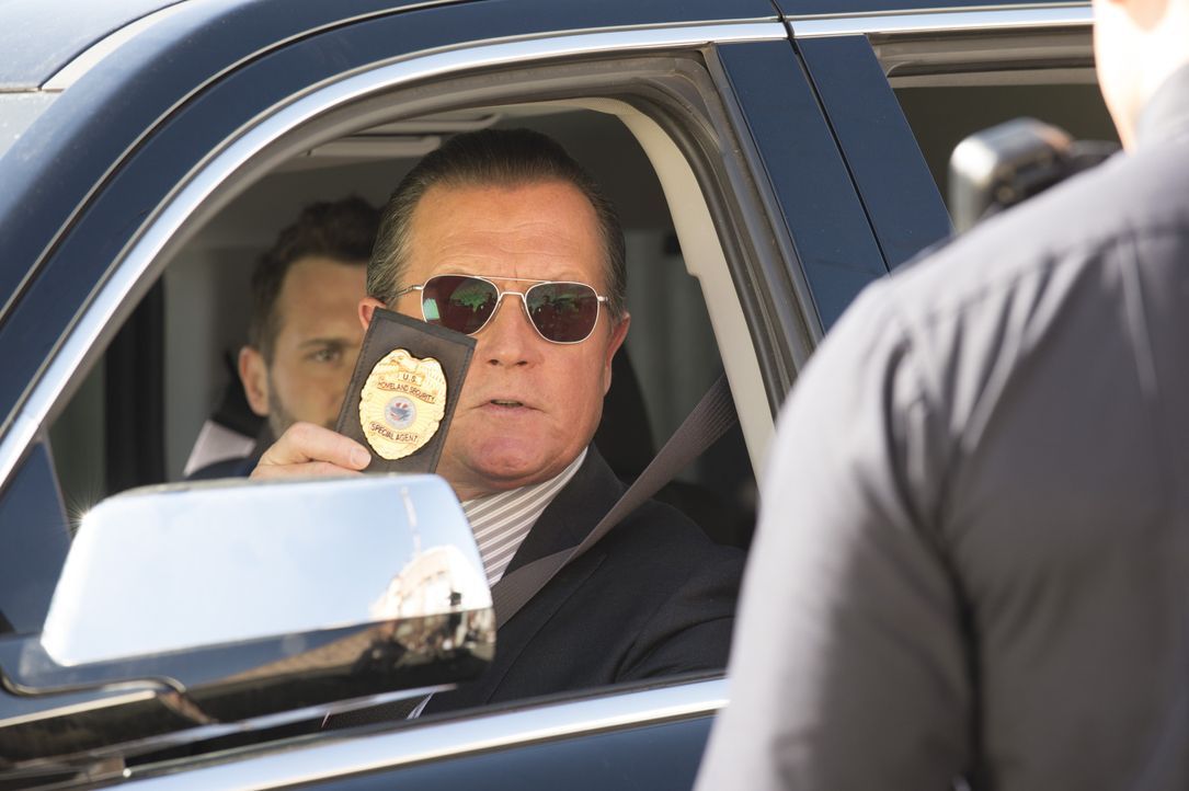 Sein neuster Fall hat es in sich: Cabe (Robert Patrick) muss alle Register ziehen ... - Bildquelle: Neil Jacobs 2014 CBS Broadcasting, Inc. All Rights Reserved / Neil Jacobs
