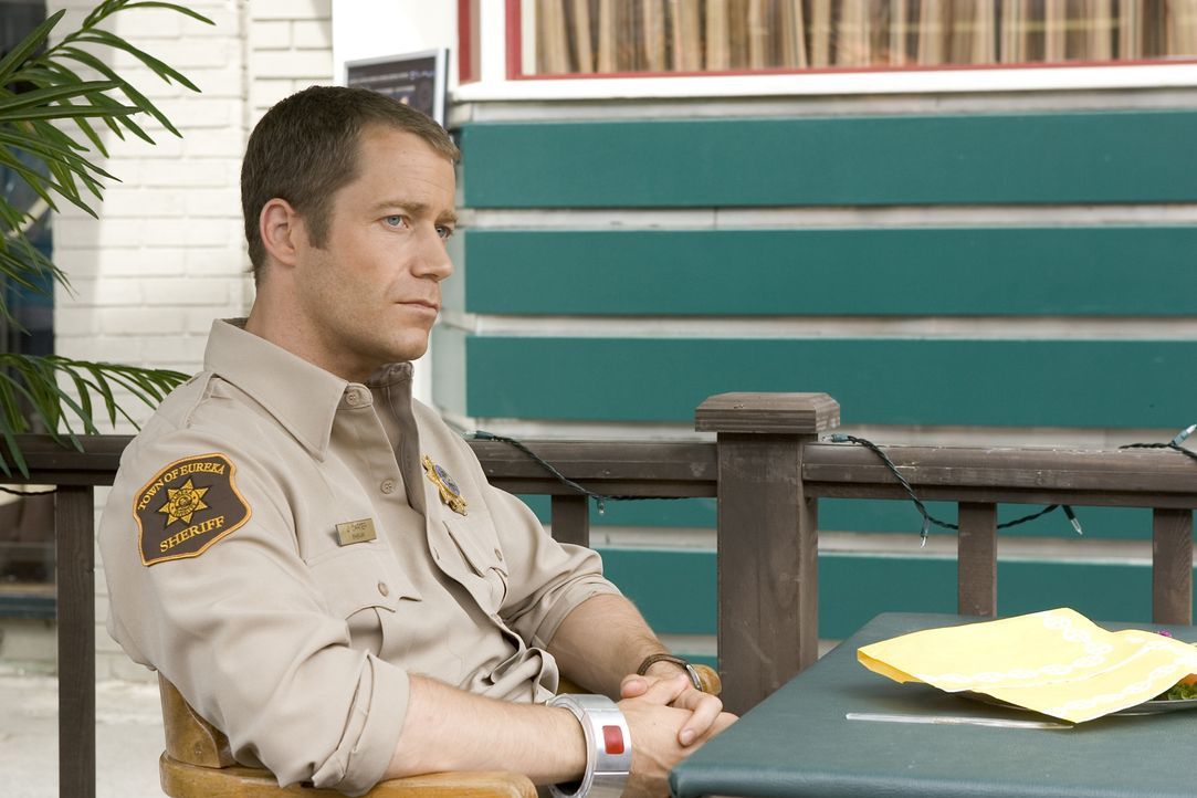 Auf in die nächste Runde: Carter (Colin Ferguson) muss mal wieder ganz Eureka retten ... - Bildquelle: Universal Television