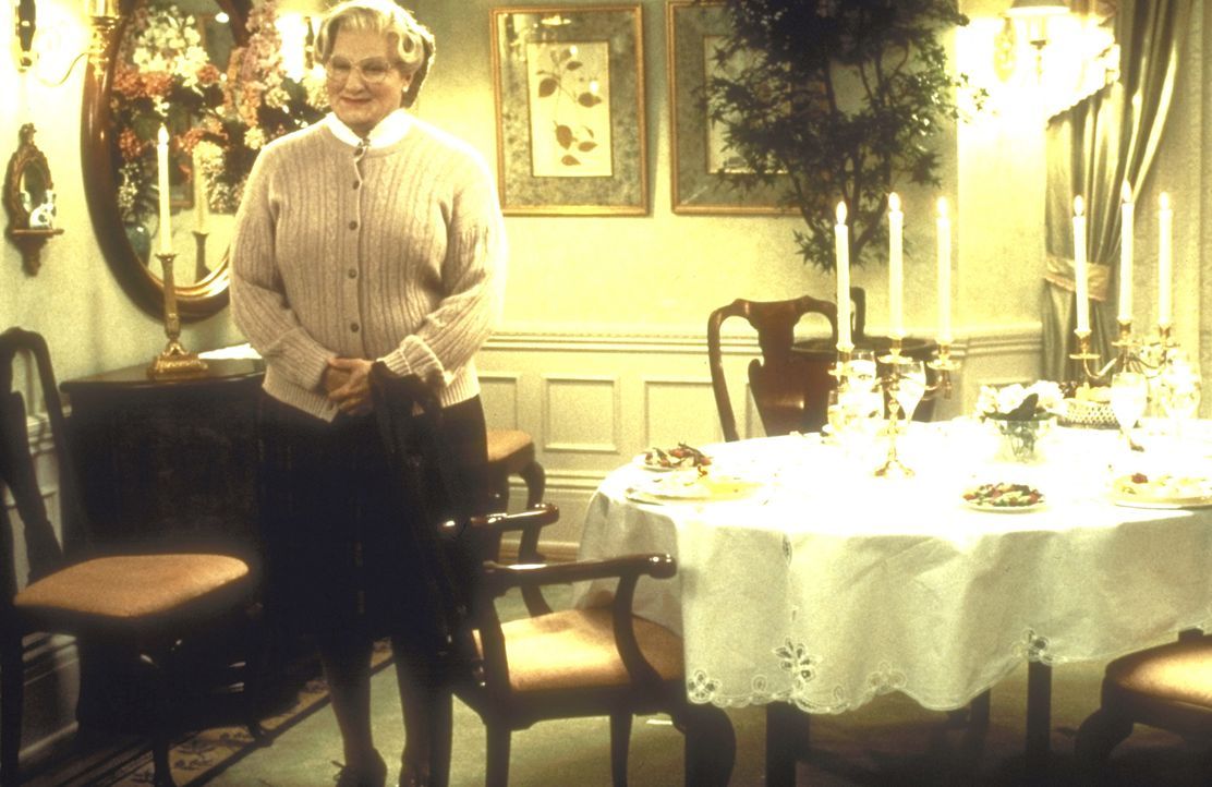 Als Haushälterin ist der Stimmenimitator und Synchronsprecher Daniel Hillard (Robin Williams) unschlagbar ... - Bildquelle: 20th Century Fox